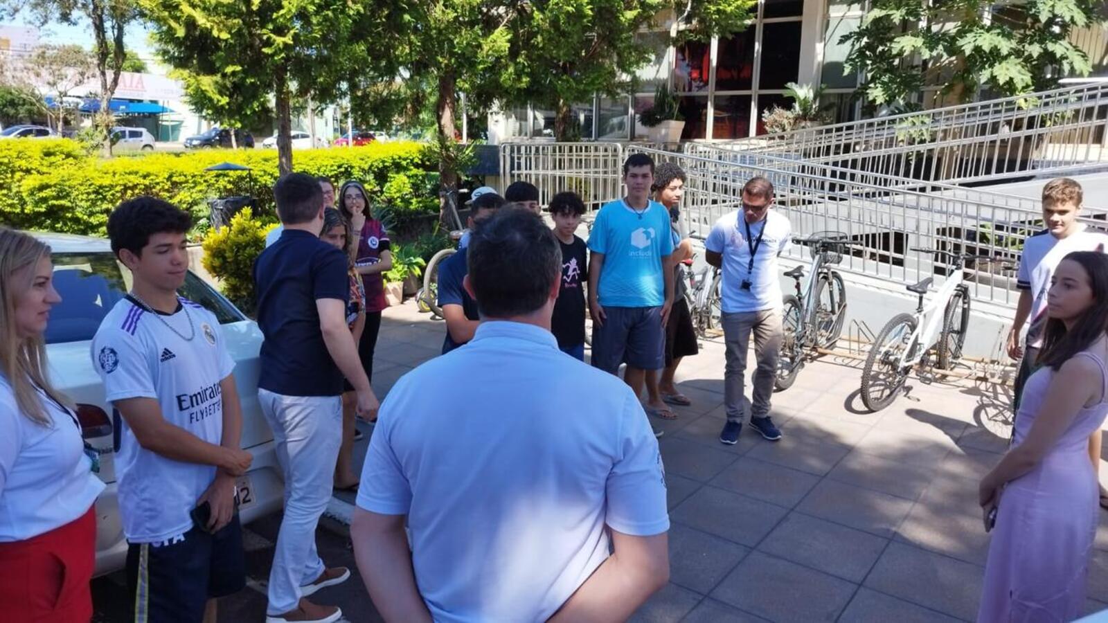 Os adolescentes fazem parte do Programa Agente da Cidadania e do projeto Centro da Juventude Rumo ao Conhecimento das Profissões