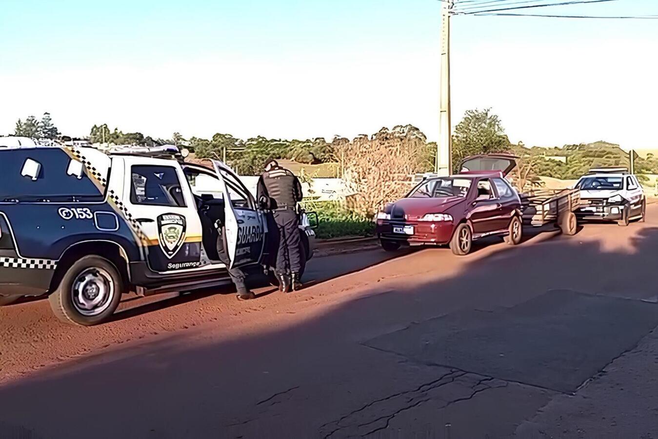 Ocorrência ontem (15), no Nascer do Sol, se deu após recebimento de denúncia; suspeitos foram notificados e tiveram veículos recolhidos ao Pátio Municipal