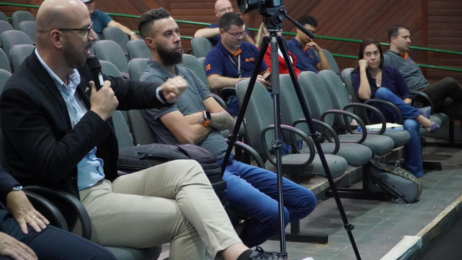 Encontro reuniu autoridades, empresários e Copel para discutir falhas no fornecimento e buscar soluções conjuntas para a rede elétrica em Toledo