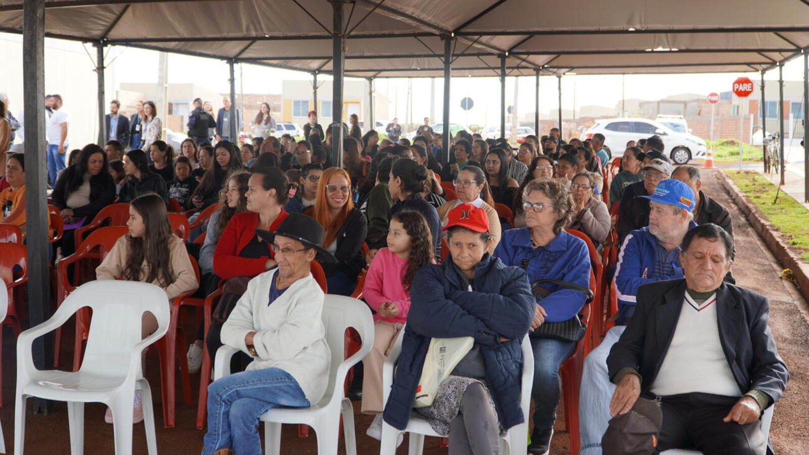 Moradores receberam orientações técnicas, manuais e as chaves das novas unidades habitacionais durante cerimônia com autoridades