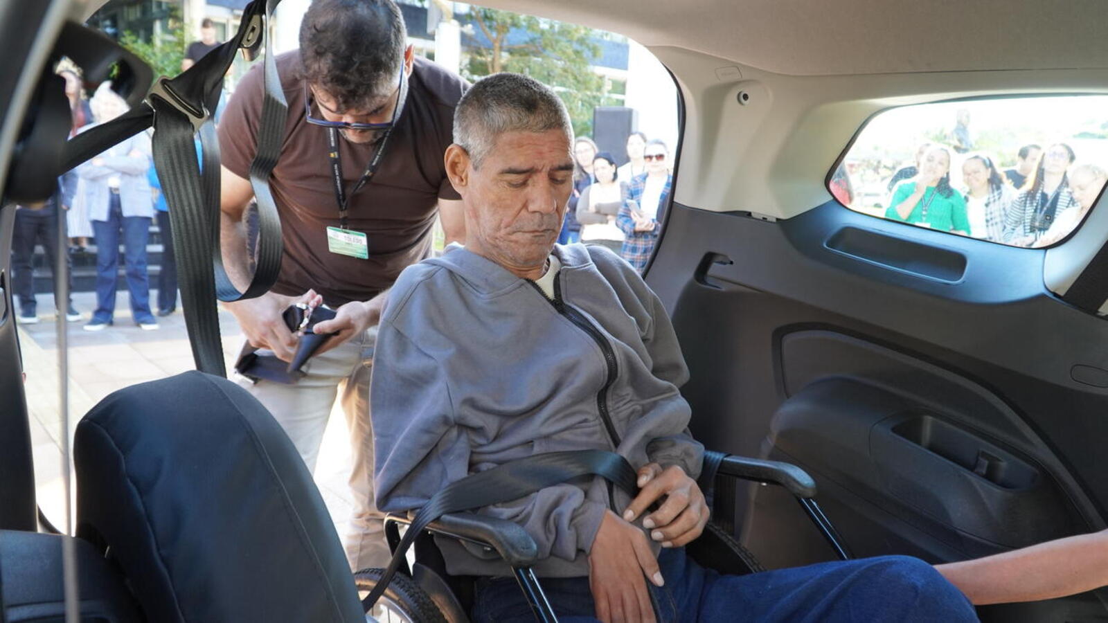 Na manhã desta sexta-feira (23), a chave do novo carro adaptado foi entregue à Secretaria de Assistência Social