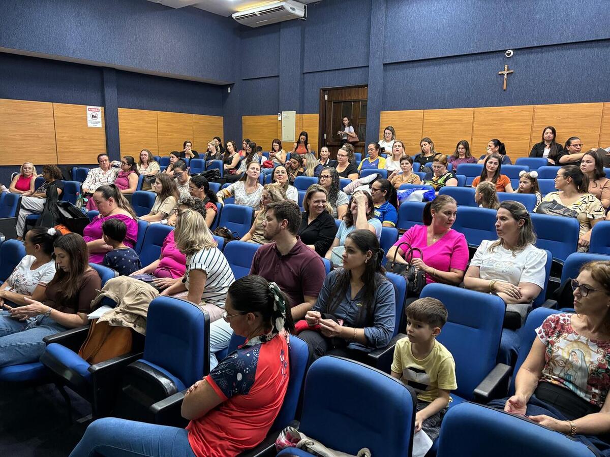 O evento contou com apresentação cultural e exposição de trabalhos desenvolvidos durante o projeto, pelas professoras cursistas e alunos