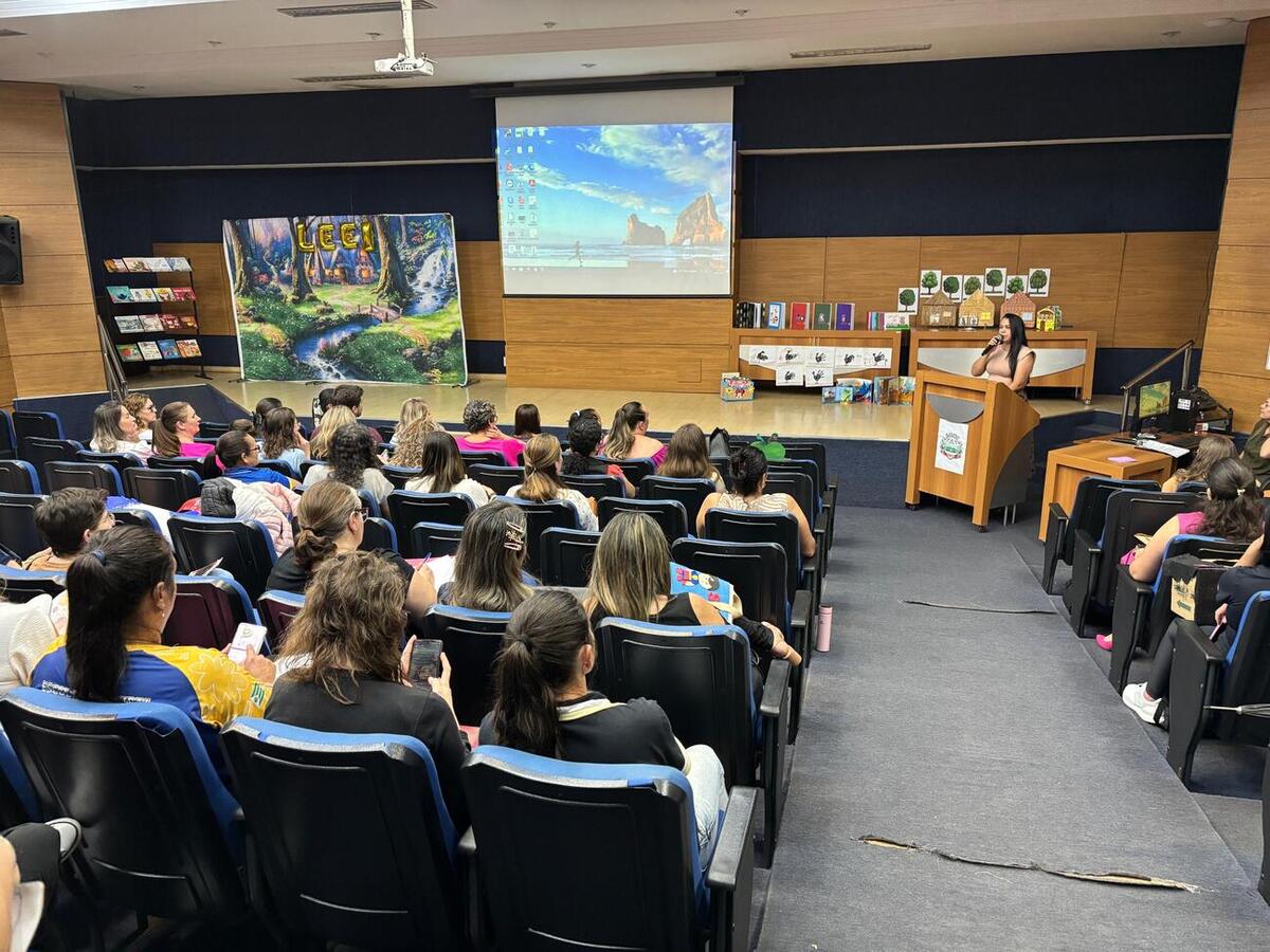 O evento contou com apresentação cultural e exposição de trabalhos desenvolvidos durante o projeto, pelas professoras cursistas e alunos