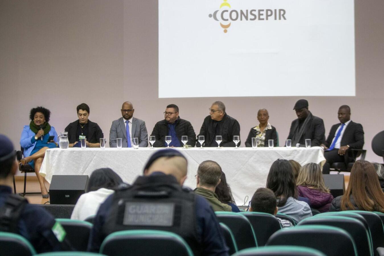 Foram realizadas palestras e apresentação dos selos de certificação para municípios que cumprem metas antirracistas