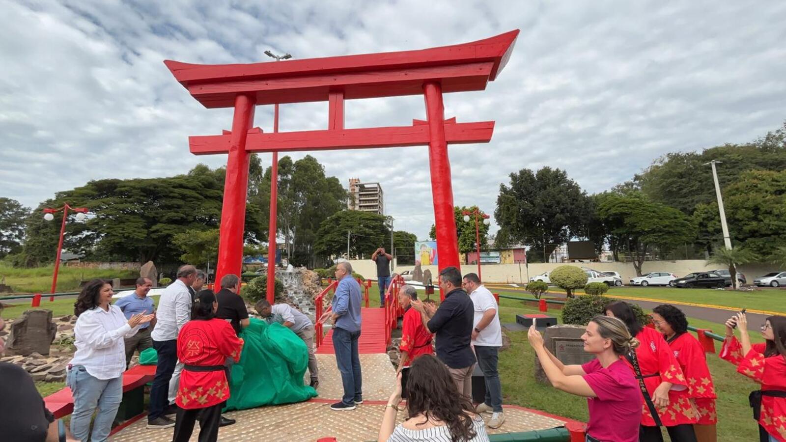 Espaço agora conta com cascata, roda d’água, ponte, e um portão Torii, símbolo do Japão