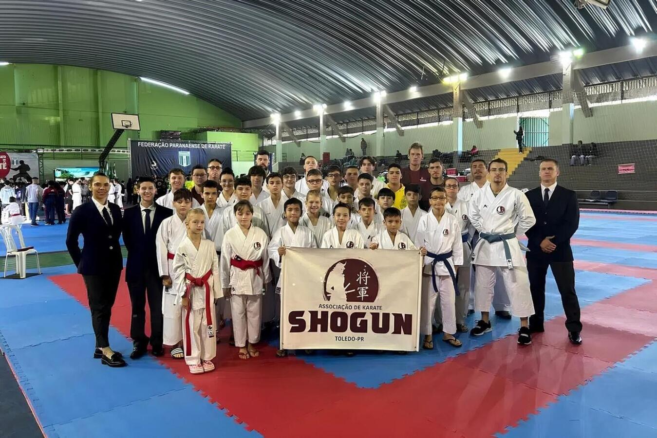 Associação Shogun conquistou 44 medalhas em etapa do regional ocorrida em Foz; no Bom de Bola, em Medianeira, município passou às semifinais em 2 categorias 