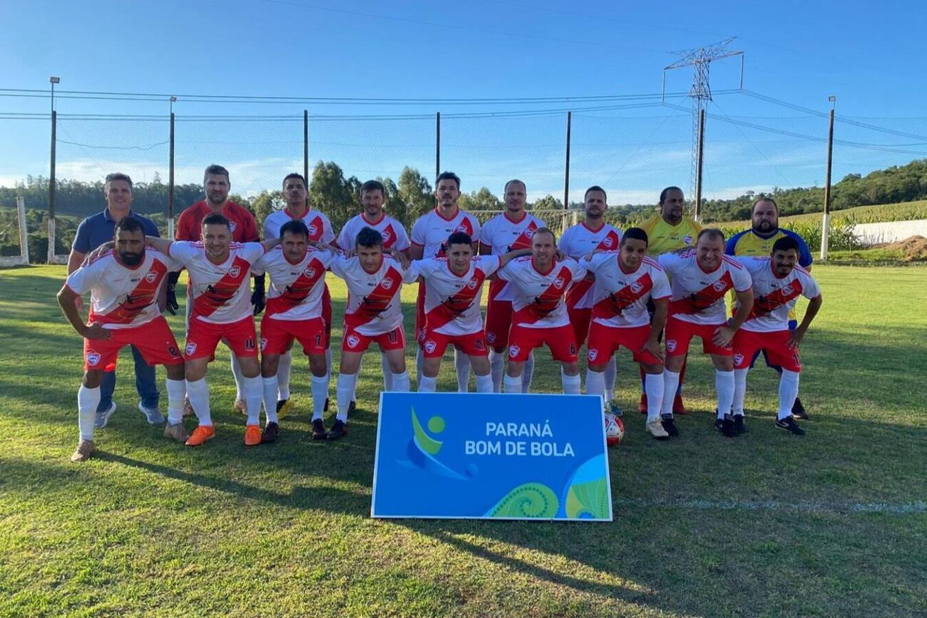 Associação Shogun conquistou 44 medalhas em etapa do regional ocorrida em Foz; no Bom de Bola, em Medianeira, município passou às semifinais em 2 categorias 