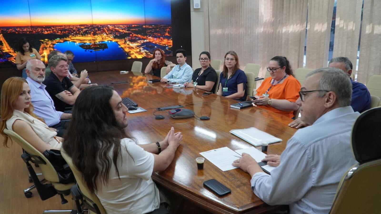 Ian Sonda, chefe de Gabinete da Secretaria de Estado da Saúde, esteve com o prefeito Mario Costenaro e equipe da saúde para alinhar pontos importantes do setor