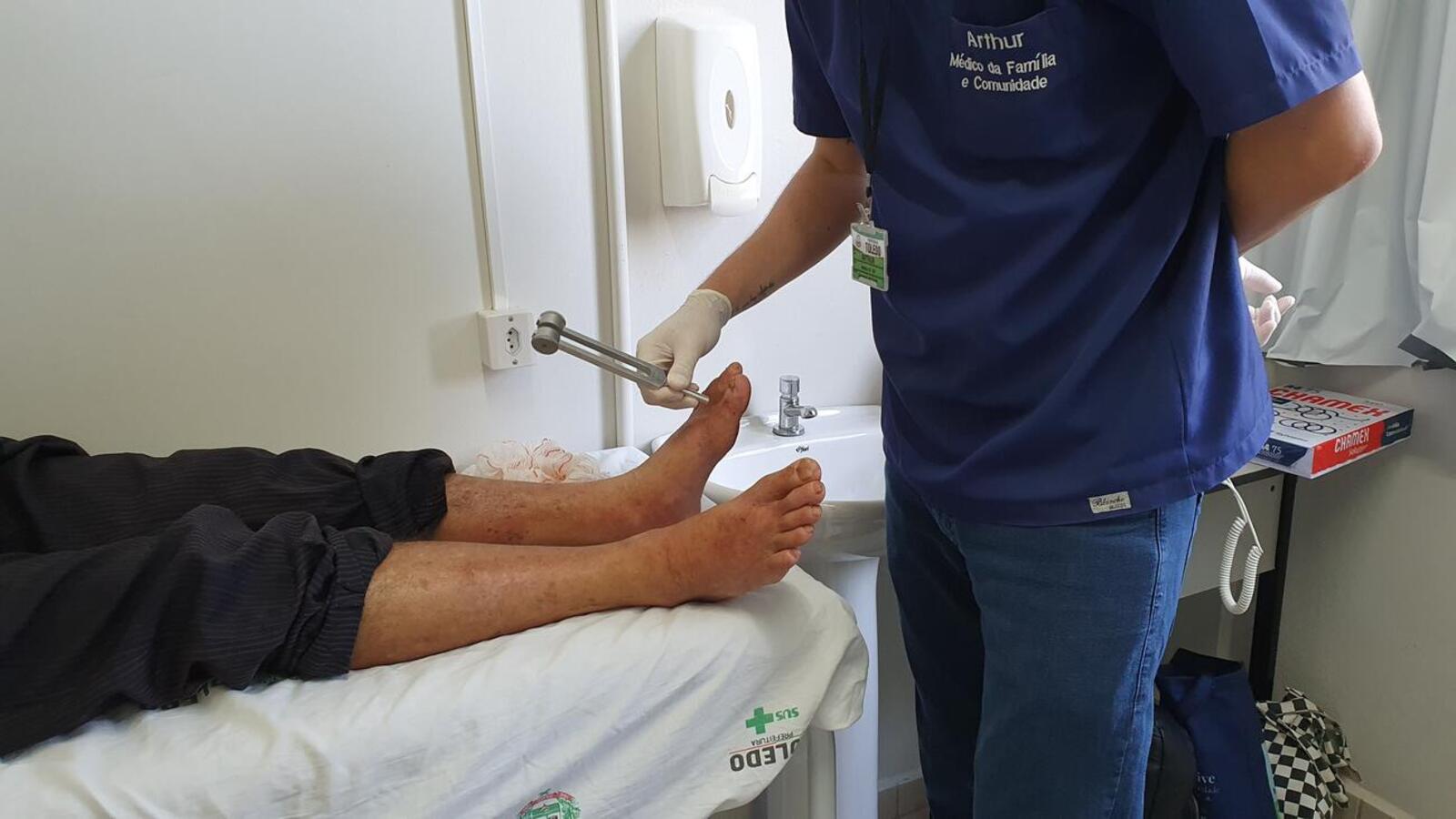 Ação consiste em avaliação clínica de pés diabéticos, com objetivo de prevenir maiores complicações, como amputação dos membros