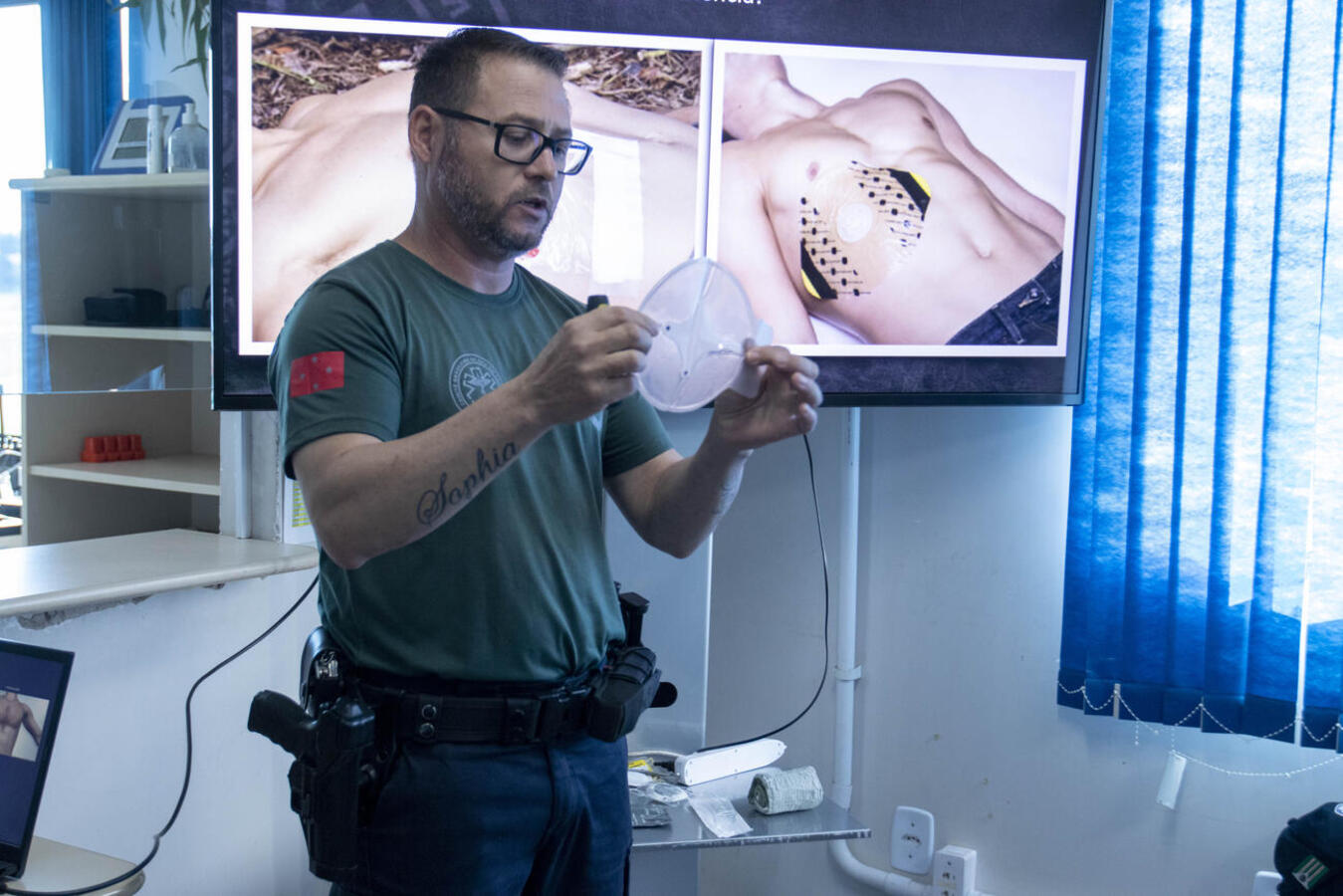 Nesta terça-feira (6) a Guarda Municipal iniciou a capacitação de seus agentes para  o Atendimento Pré-Hospitalar de Combate, visando uma maior segurança e preparo aos servidores