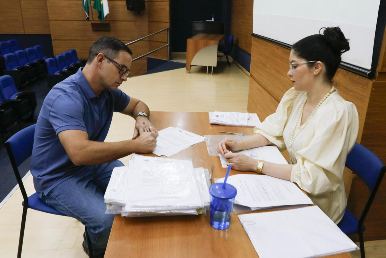 Na manhã desta terça-feira (20) a Secretaria de Recursos Humanos realizou a posse de 18 novos servidores de 7 cargos diferentes