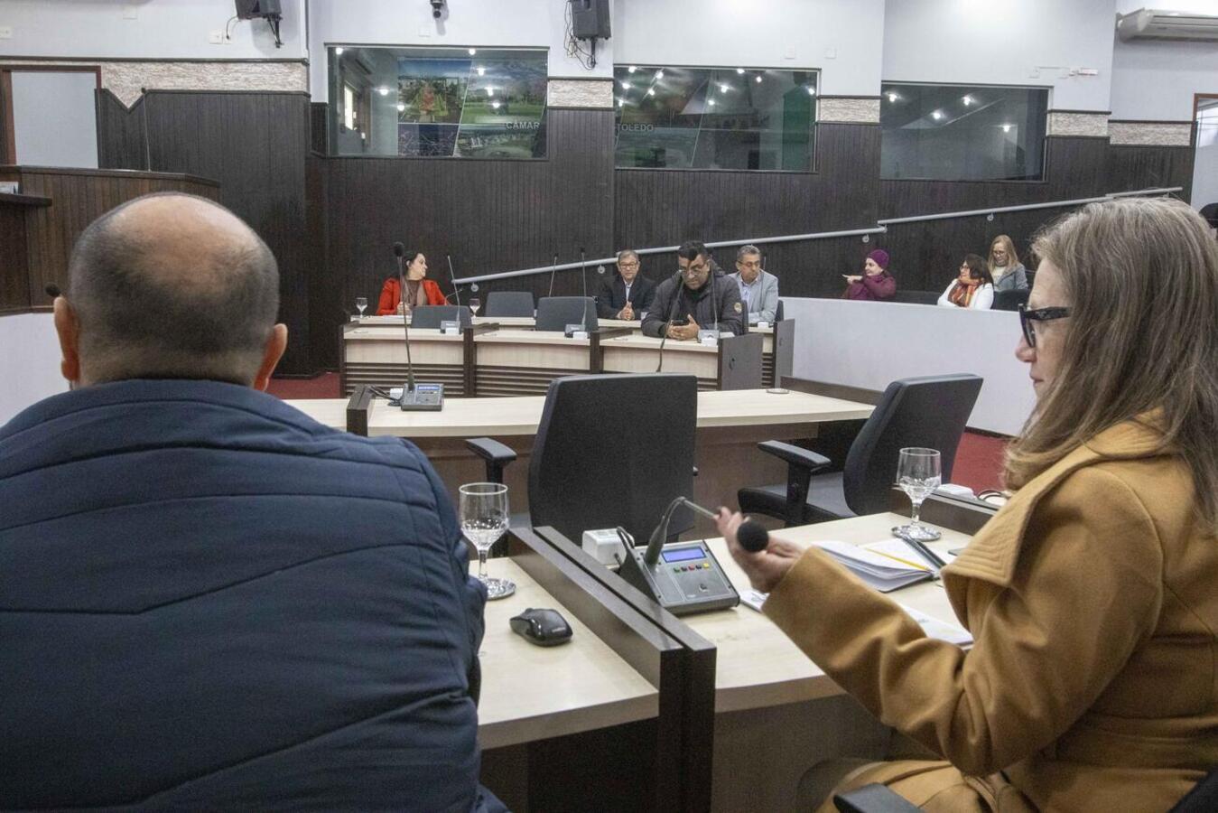 Informações sobre gestão e ações da Secretaria Municipal da Educação foram expostas aos vereadores em audiência pública realizada na manhã desta sexta (30)
