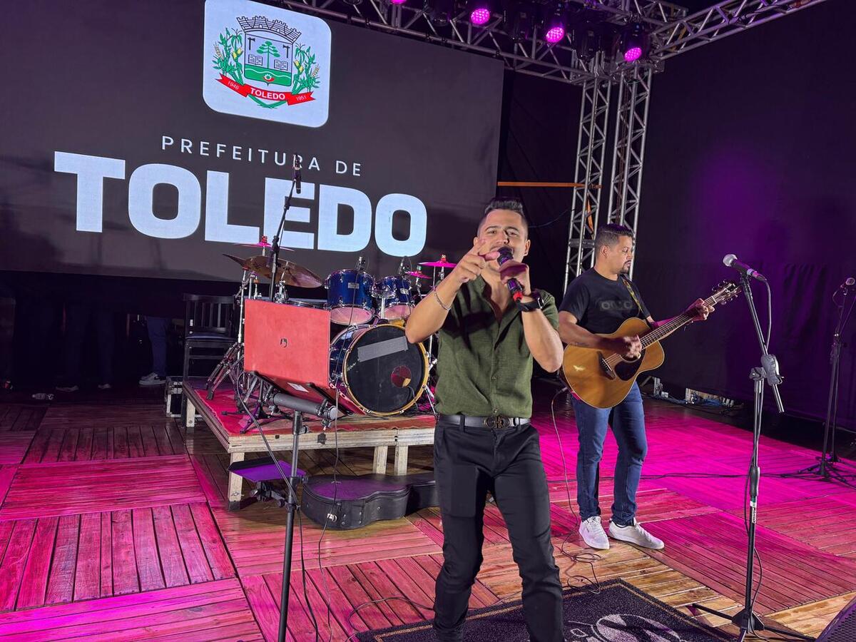 O cantor Baitaca arrastou milhares de pessoas que foram ao Alto da Avenida Maripá neste feriado de 1º de maio com suas canções tradicionalistas