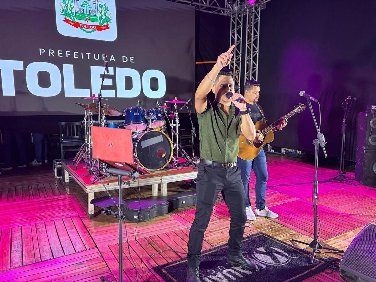 O cantor Baitaca arrastou milhares de pessoas que foram ao Alto da Avenida Maripá neste feriado de 1º de maio com suas canções tradicionalistas