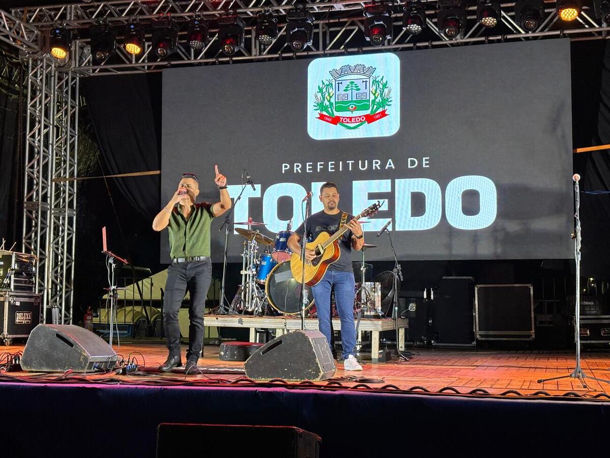 O cantor Baitaca arrastou milhares de pessoas que foram ao Alto da Avenida Maripá neste feriado de 1º de maio com suas canções tradicionalistas