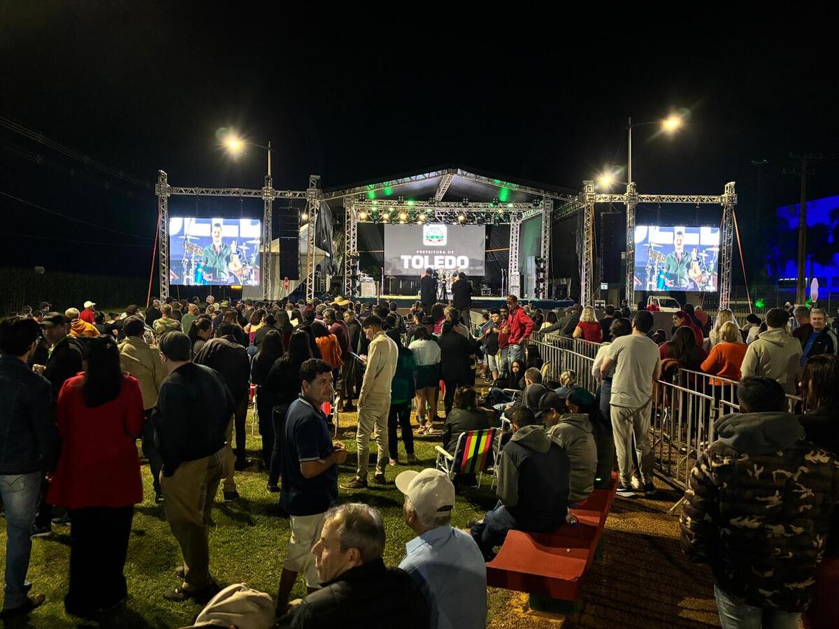 O cantor Baitaca arrastou milhares de pessoas que foram ao Alto da Avenida Maripá neste feriado de 1º de maio com suas canções tradicionalistas