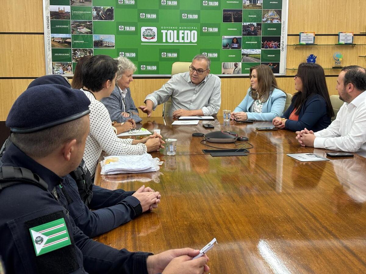 Após a reunião, a comitiva conheceu o Centro de Revitalização da Terceira Idade e o terreno onde será construída a Casa da Mulher Paranaense