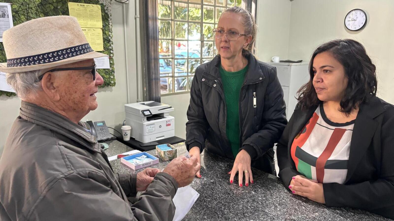 Nesta quinta-feira (12) o Centro de Revitalização da Terceira Idade do Jardim Coopagro realizou emissão da carteira da pessoa idosa para a população de 65+ 
