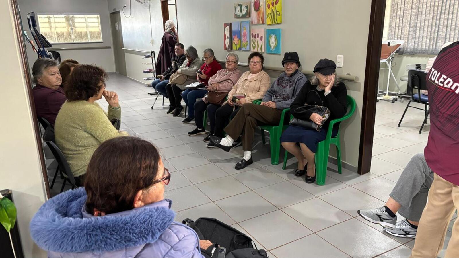 Nesta quinta-feira (12) o Centro de Revitalização da Terceira Idade do Jardim Coopagro realizou emissão da carteira da pessoa idosa para a população de 65+ 