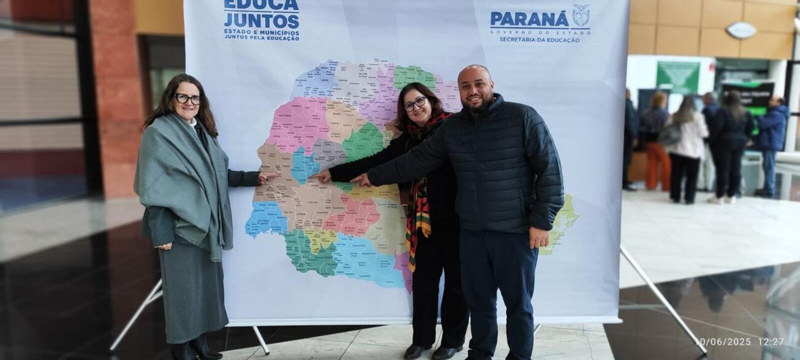 A Secretaria Municipal da Educação visitou, nesta terça-feira (10), a capital Curitiba para participar de uma reunião com Secretaria de Estado da Educação