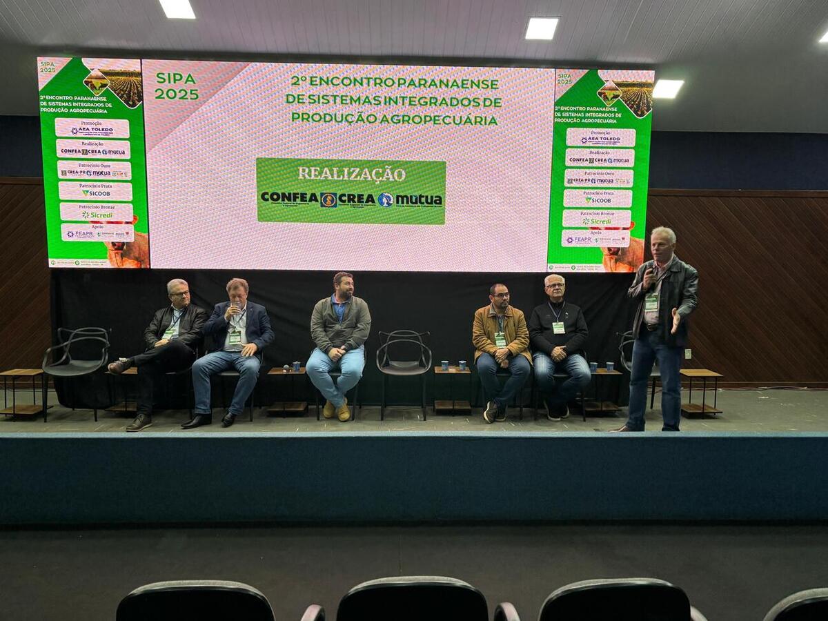 Evento foi realizado no auditório do Centro de Eventos Ismael Sperafico e reuniu profissionais da área do agro