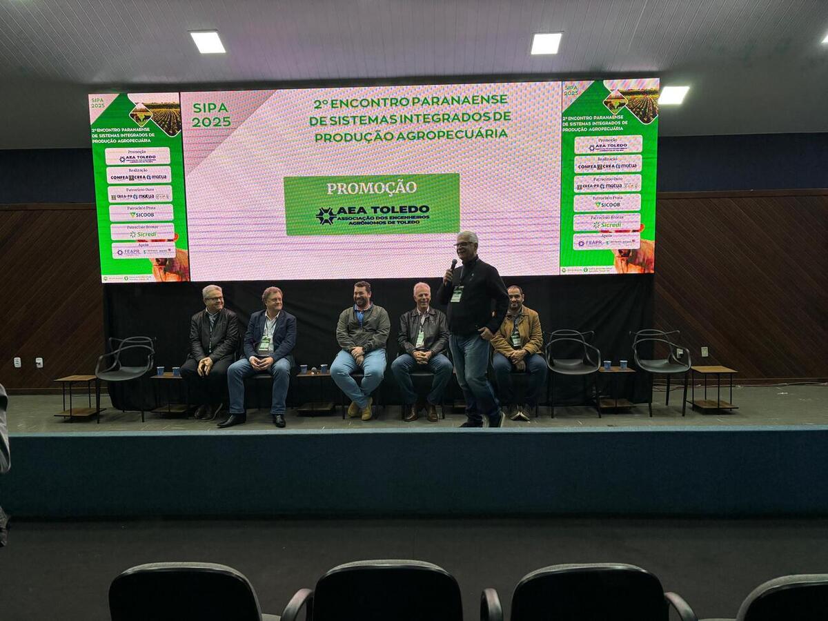 Evento foi realizado no auditório do Centro de Eventos Ismael Sperafico e reuniu profissionais da área do agro