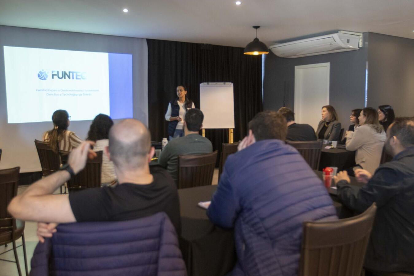 Representantes de diversas cidades participaram do encontro promovido pelo Serviço Brasileiro de Apoio às Micro e Pequenas Empresas (Sebrae)