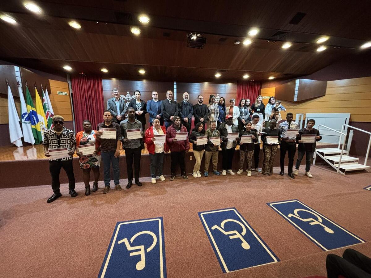 Em evento ocorrido no último sábado (14), no auditório do câmpus local da PUCPR, alunos receberam o certificado de conclusão do curso que teve 3 meses de duração