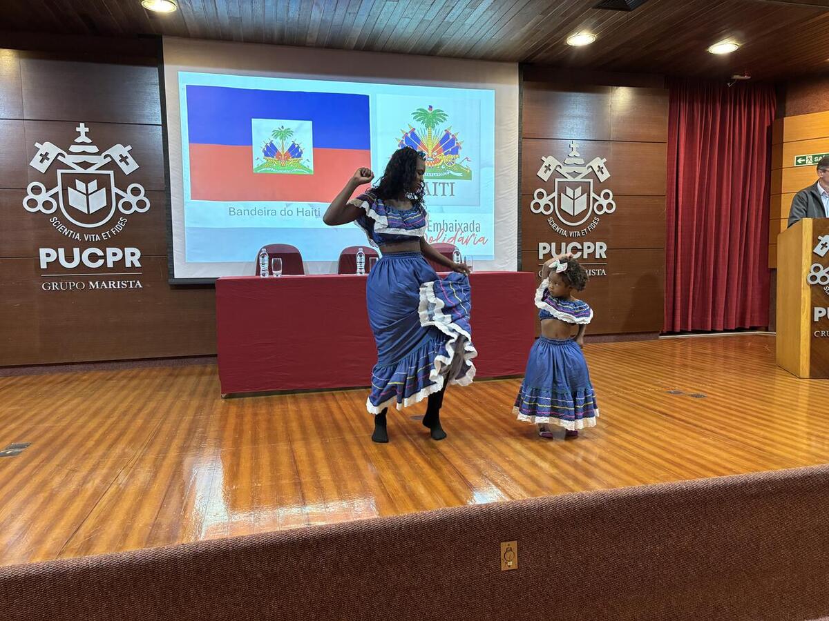 Em evento ocorrido no último sábado (14), no auditório do câmpus local da PUCPR, alunos receberam o certificado de conclusão do curso que teve 3 meses de duração