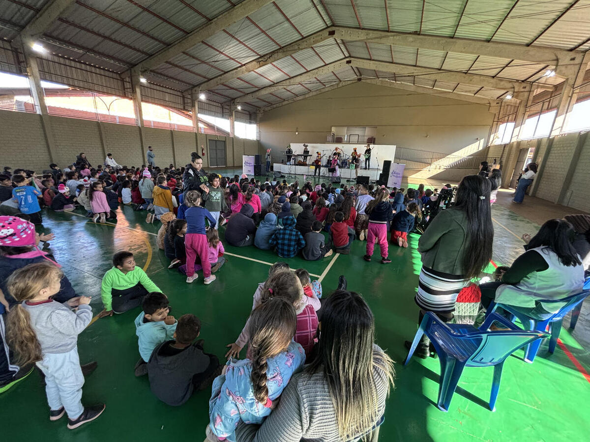 Com repertório com sucessos da música infantojuvenil, banda da Casa da Cultura está fazendo shows em 5 escolas municipais da cidade e do interior nesta semana