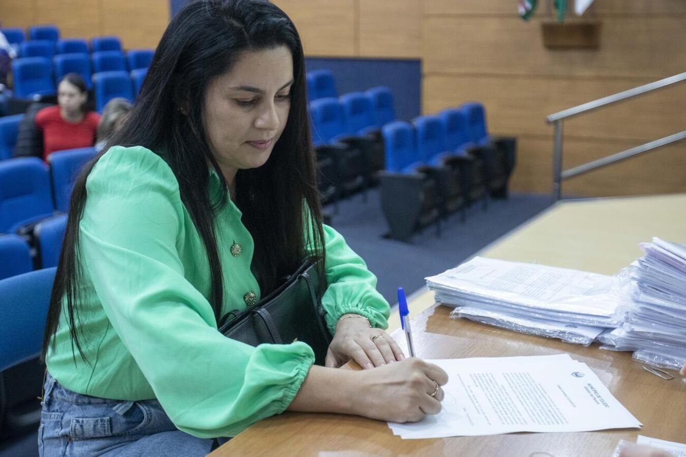 Nesta terça-feira (17) a Prefeitura de Toledo realizou a posse de 47 novos servidores para o município, sendo que 22 foram professores, chegando a marca de 385 profissionais contratados