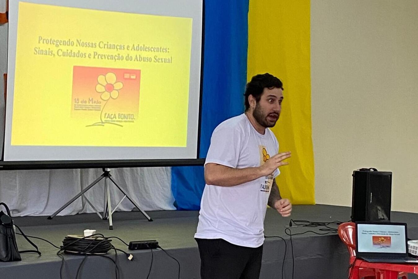 Realizada na manhã desta sexta-feira (6), ação conclui campanha que visa conscientizar e combater o abuso e a exploração sexual de crianças e adolescentes