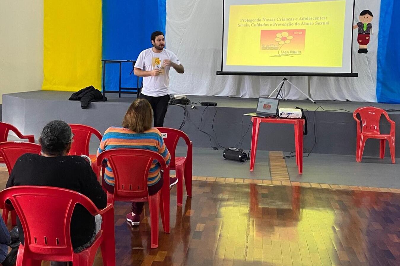 Realizada na manhã desta sexta-feira (6), ação conclui campanha que visa conscientizar e combater o abuso e a exploração sexual de crianças e adolescentes