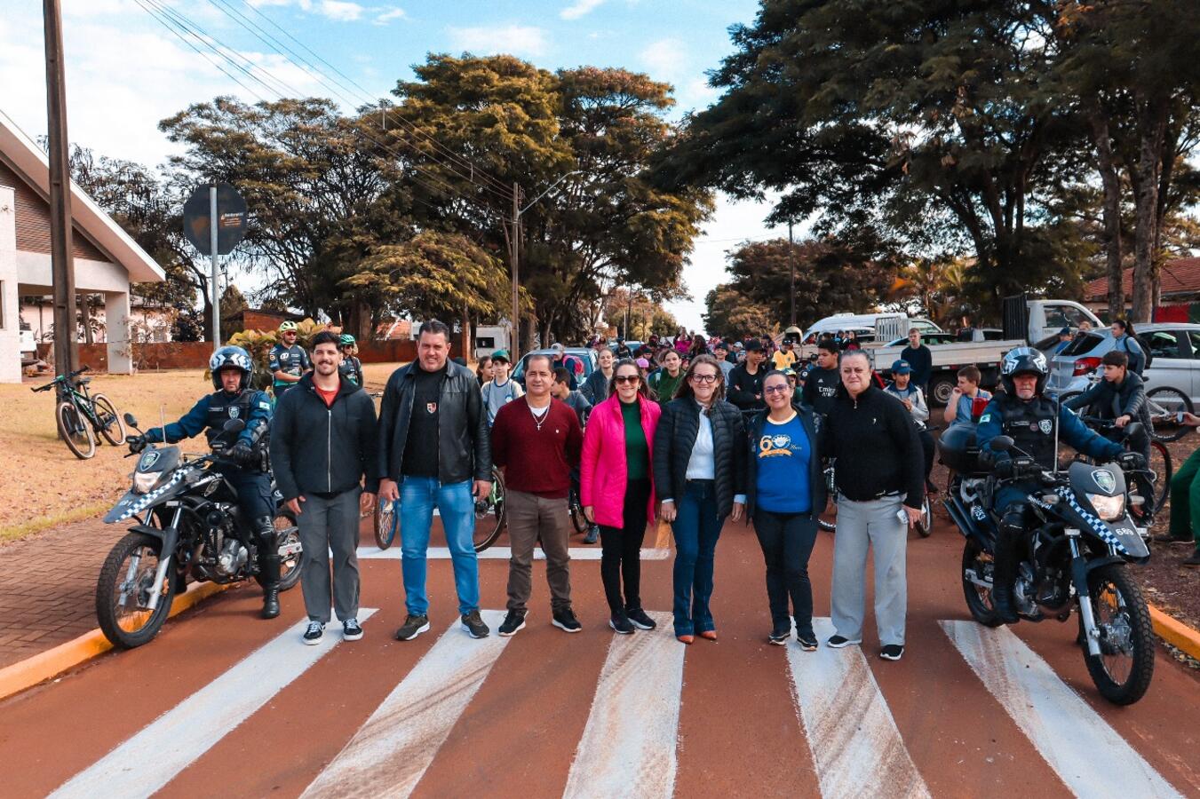 Nesta sexta-feira (13) a Escola Municipal São Luiz, com apoio das Secretarias da Educação e do Esporte, realizou uma pedalada até a nascente do Rio Toledo, em alusão ao junho verde