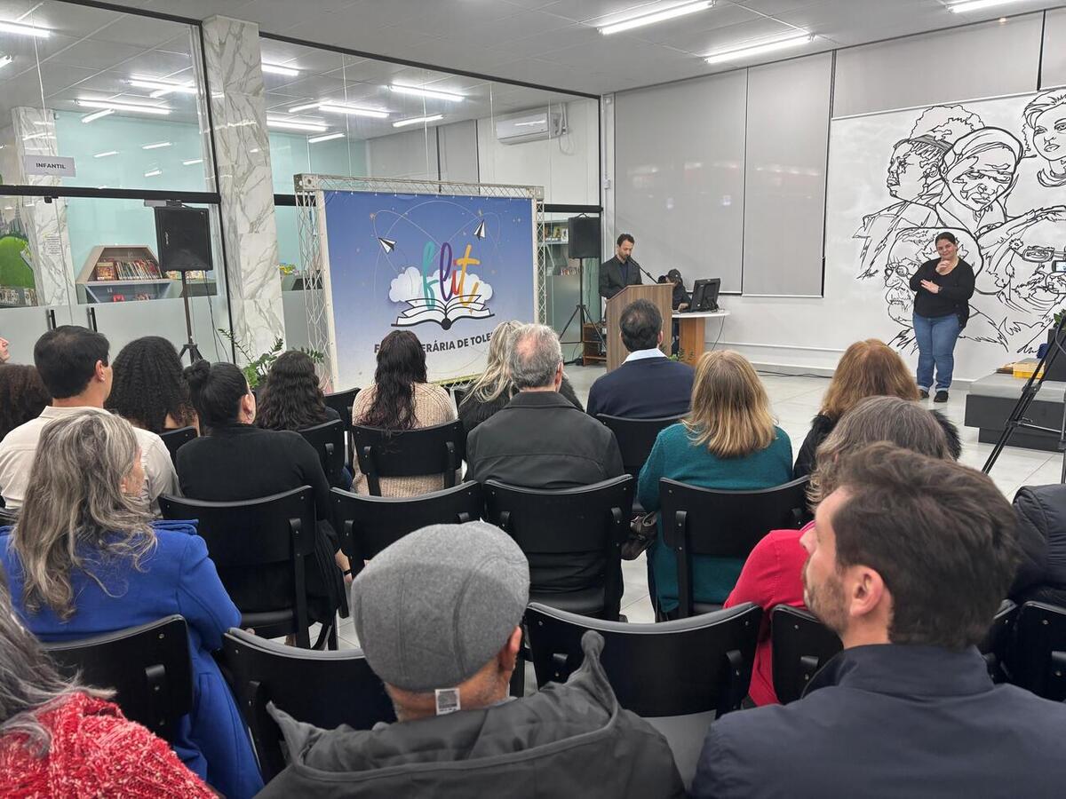 Evento ocorreu na Biblioteca Pública e também foi transmitido online