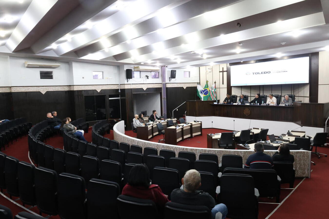 Execução físico-orçamentária do 1º quadrimestre de 2025 foi exposta pela equipe da Secretaria na manhã desta sexta-feira (13), no Plenário do Legislativo Municipal