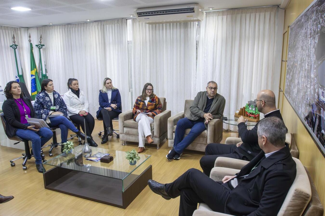 Em encontro no Gabinete do Prefeito, na manhã desta segunda (30), técnicos da pasta detalham funcionamento do CMETOO para presidente e gerente da entidade