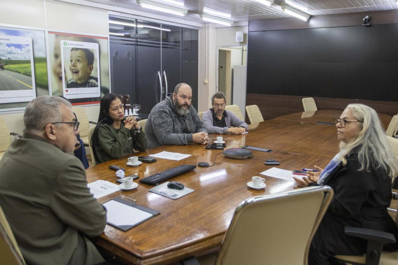 Nesta terça-feira (3) o prefeito recebeu a presidente da ONG Protetoras Meraki, a fim de definir os rumos que o município tomará quanto à causa animal
