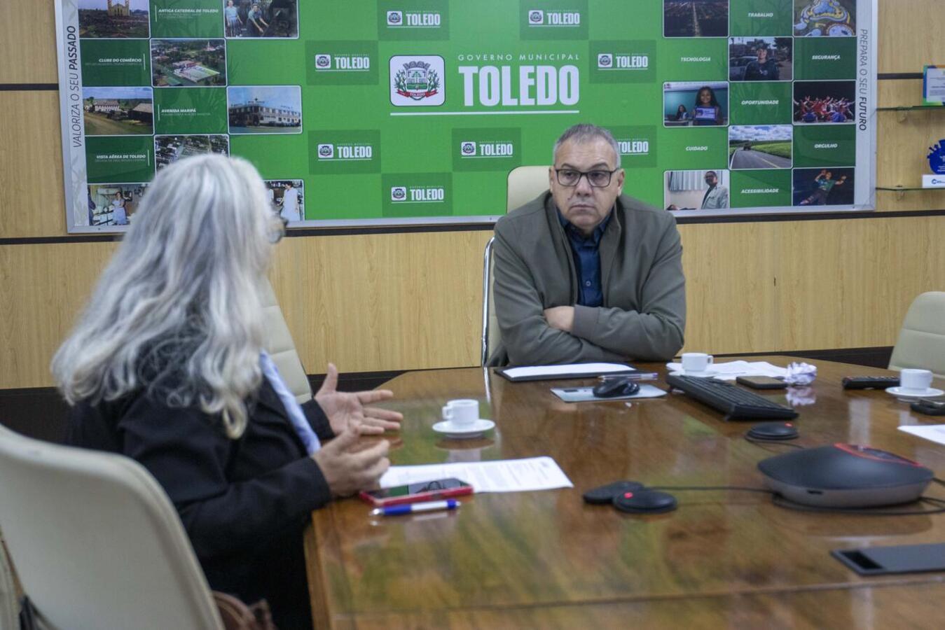 Nesta terça-feira (3) o prefeito recebeu a presidente da ONG Protetoras Meraki, a fim de definir os rumos que o município tomará quanto à causa animal