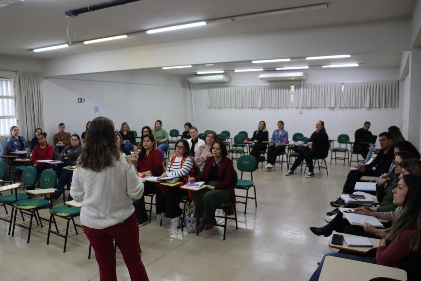 Diversos assuntos relacionados ao monitoramento de aprendizagem fizeram parte da pauta de atividade realizada nesta terça (17) no auditório da Escola de Governo 
