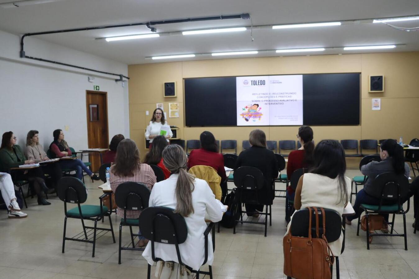 Diversos assuntos relacionados ao monitoramento de aprendizagem fizeram parte da pauta de atividade realizada nesta terça (17) no auditório da Escola de Governo 