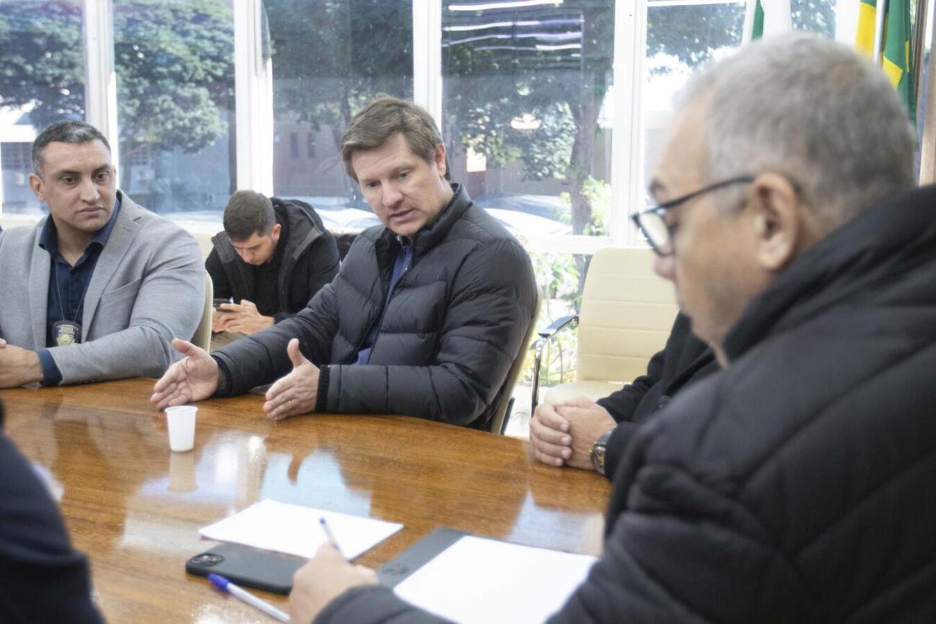 O presidente do Detran-PR anuncia recursos na ordem de R$1,3 milhão e o secretário da Justiça e Cidadania disponibiliza cursos profissionalizantes