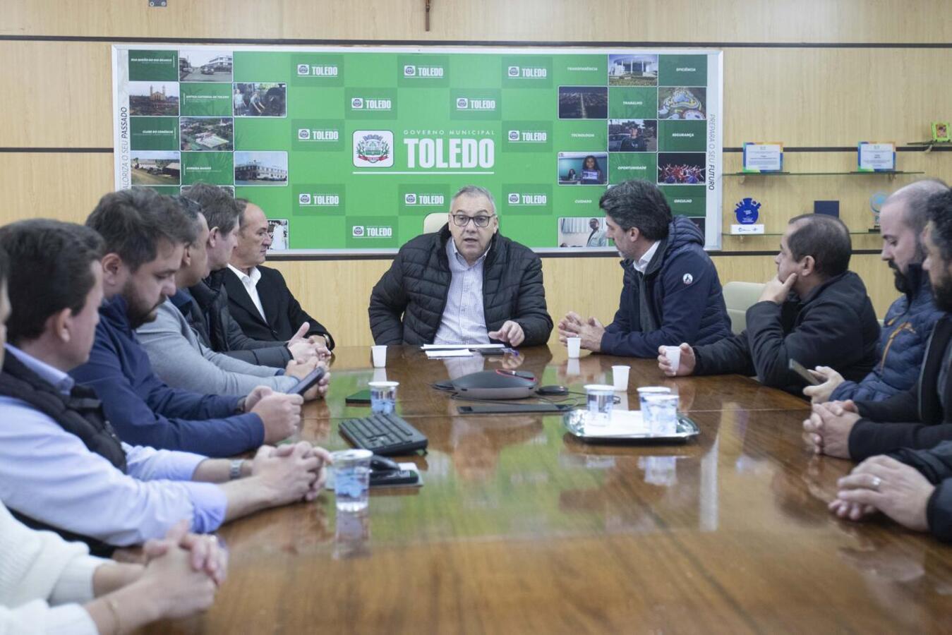 O presidente do Detran-PR anuncia recursos na ordem de R$1,3 milhão e o secretário da Justiça e Cidadania disponibiliza cursos profissionalizantes