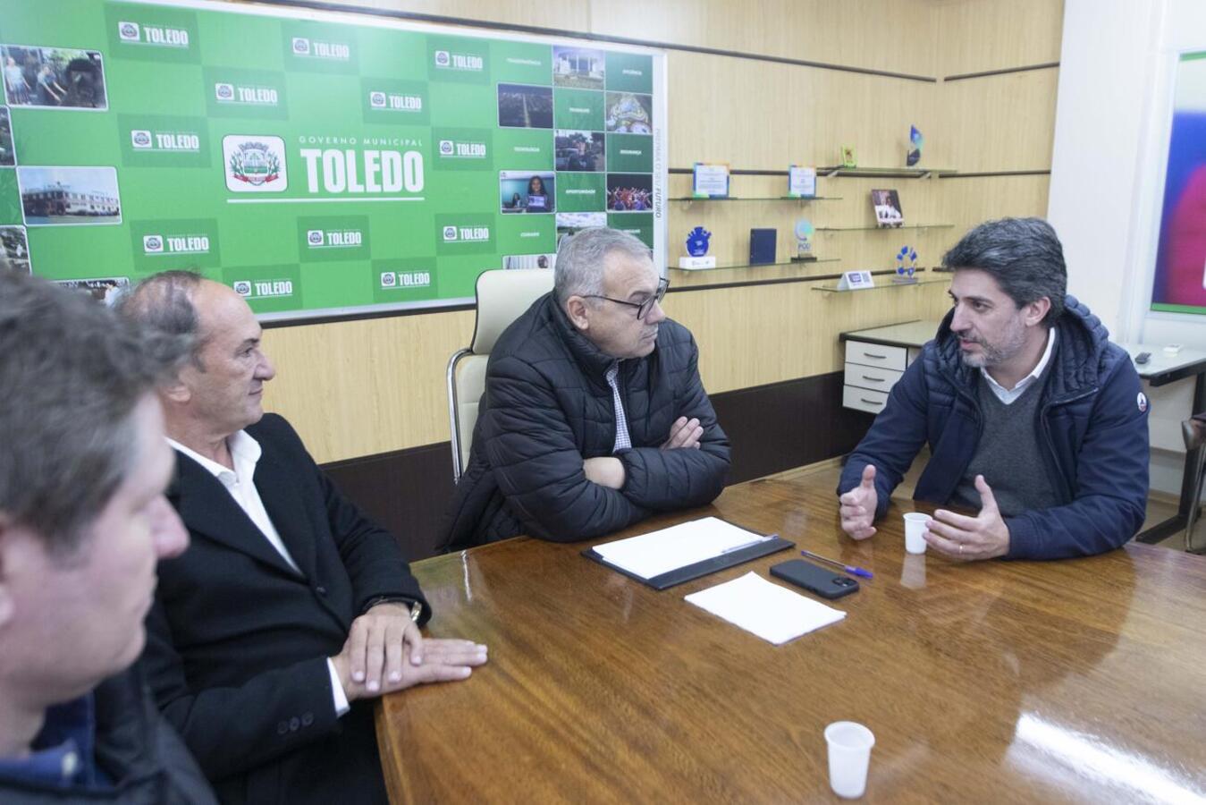 O presidente do Detran-PR anuncia recursos na ordem de R$1,3 milhão e o secretário da Justiça e Cidadania disponibiliza cursos profissionalizantes