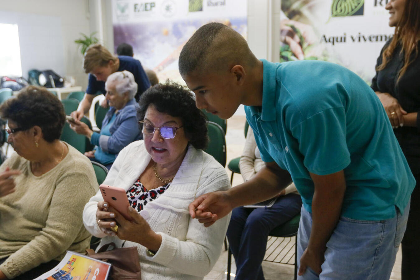 Encontro de gerações marcou atividades ocorridas entre quarta e quinta (4 e 5) no Sindicato Rural de Toledo em capacitação realizada em parceria com o Celepar