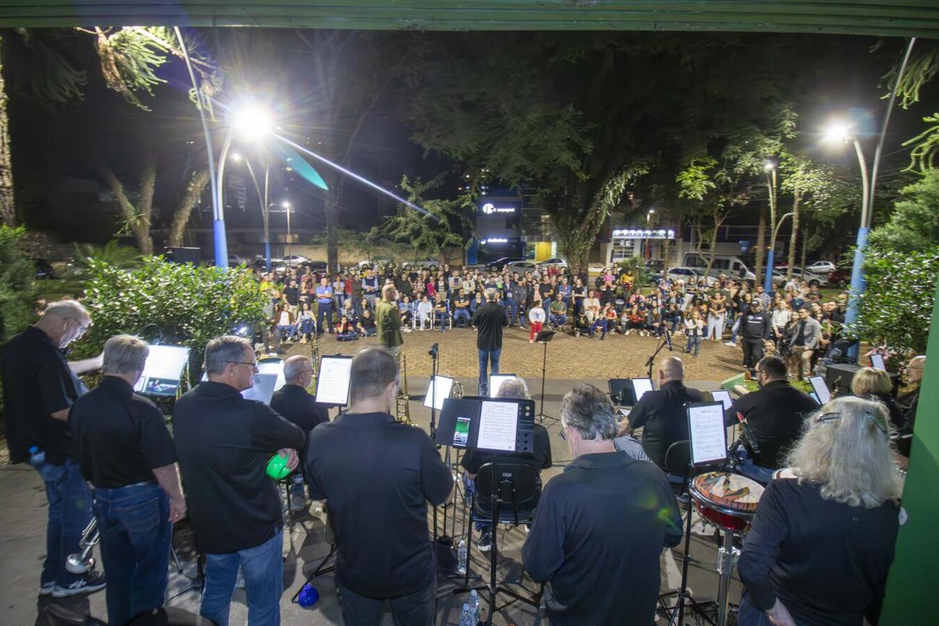 Um workshop para alunos e professores da Casa da Cultura e uma apresentação para o público em geral sela a participação dos músicos em Toledo