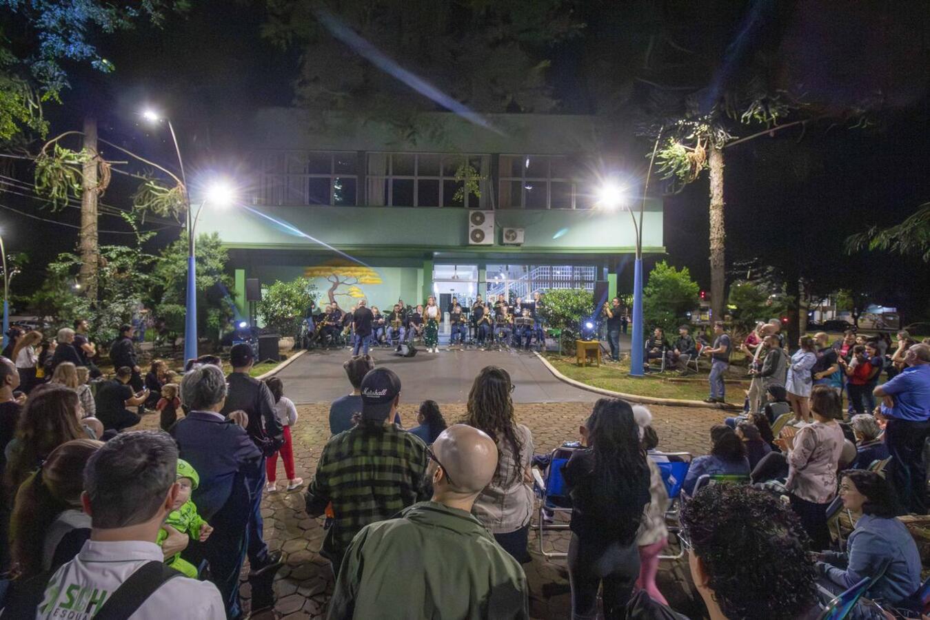 Um workshop para alunos e professores da Casa da Cultura e uma apresentação para o público em geral sela a participação dos músicos em Toledo