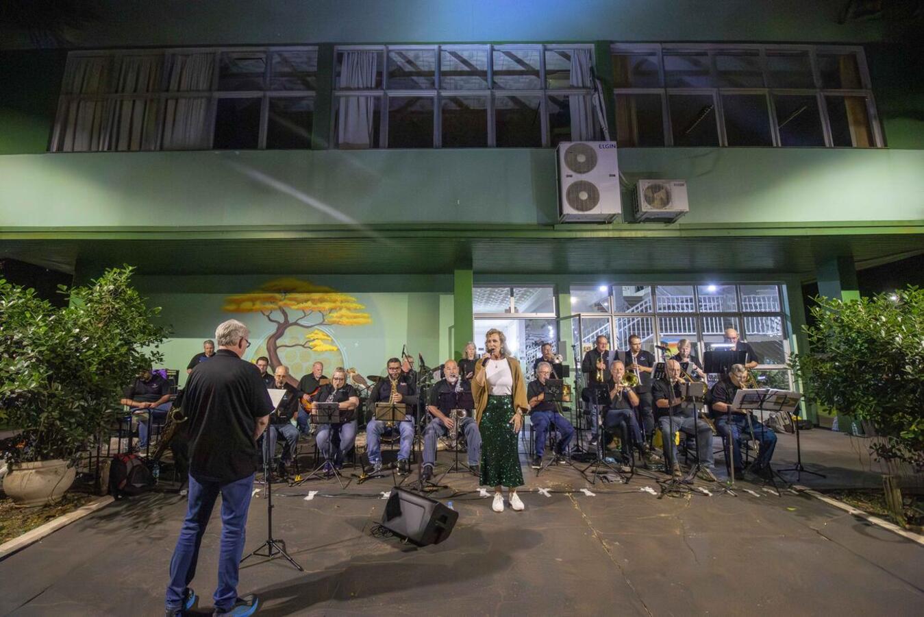 Um workshop para alunos e professores da Casa da Cultura e uma apresentação para o público em geral sela a participação dos músicos em Toledo
