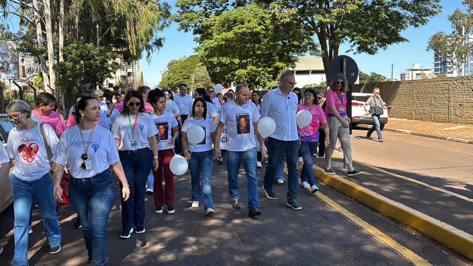 Ato reuniu cerca de 150 pessoas nesta terça-feira (22), com saída da Praça da Cultura até o Parque Ecológico Diva Paim Barth