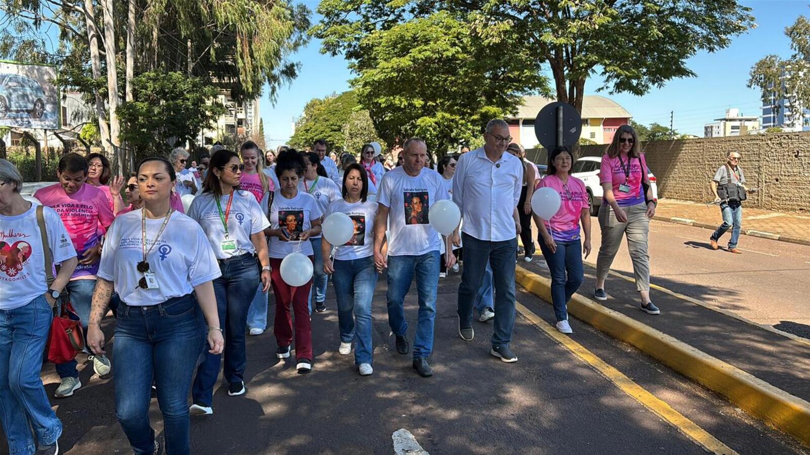 Ato reuniu cerca de 150 pessoas nesta terça-feira (22), com saída da Praça da Cultura até o Parque Ecológico Diva Paim Barth